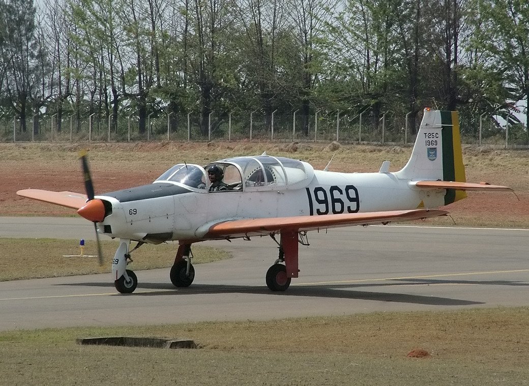 Aeronave T25-Universal
